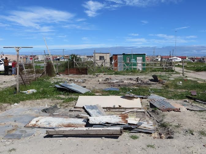 Families flee Cape Town informal settlements under threat | GroundUp